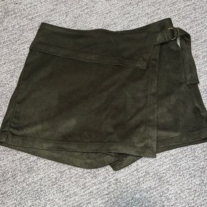 Olive green mini skort with super cute gold buckle.